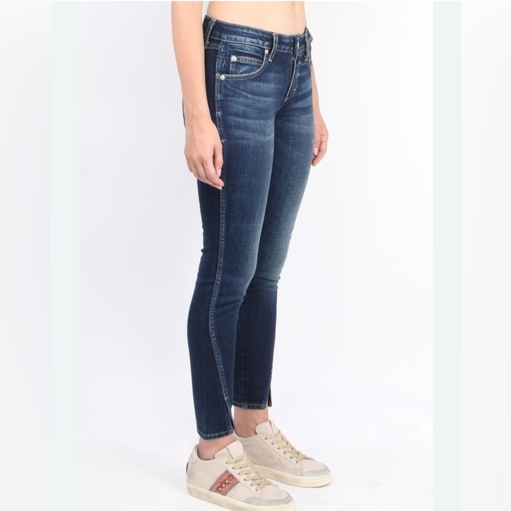 Amo Twist True Blue Women's Jeans, Size 26, Like New Condition